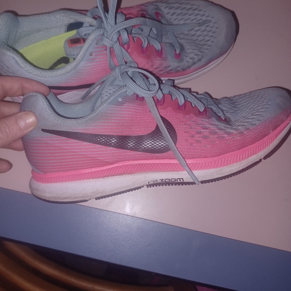 Shoes - Picture 5 of 5